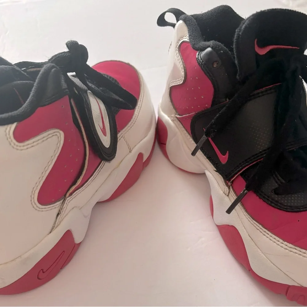 Nike youth girl athletic ankle support tennis shoes.size 1.5Y color pink/black.